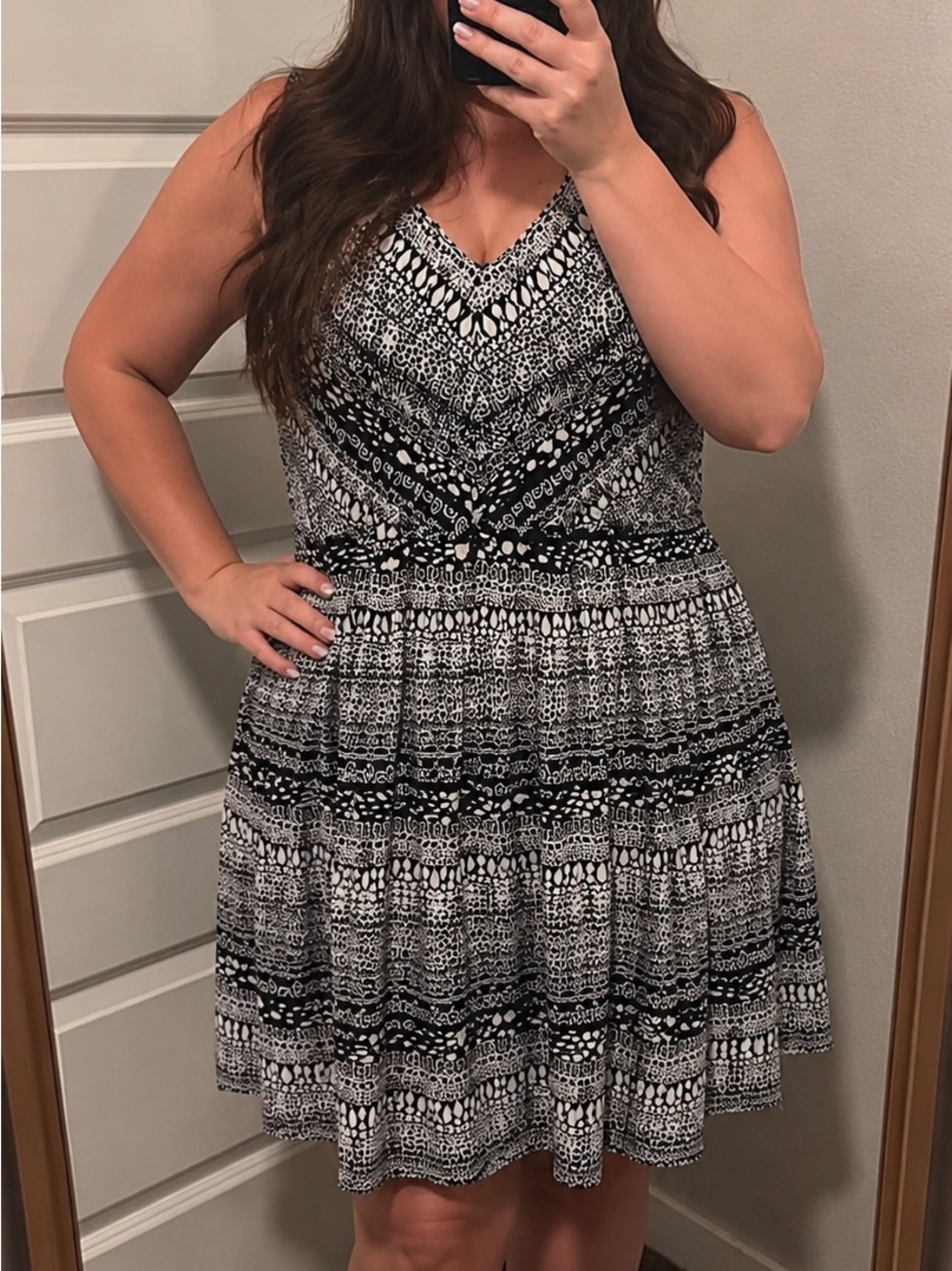Sleeveless Black & White Patterned V-Neck Summer Dress